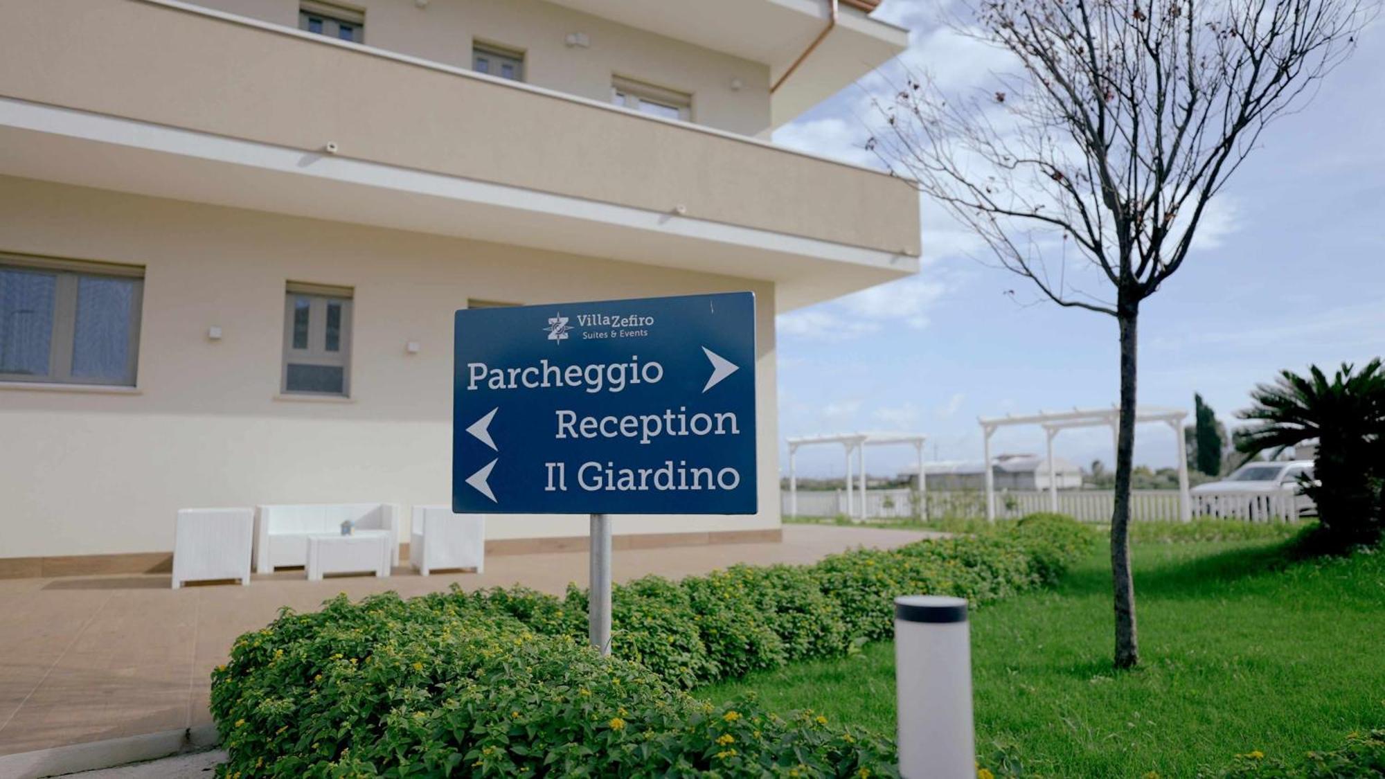 Villa Zefiro Suites & Events Battipaglia Værelse billede