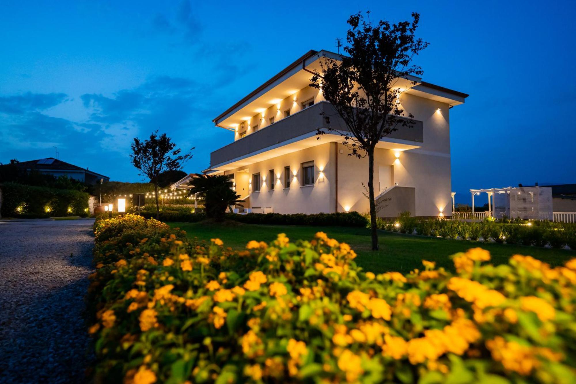 Villa Zefiro Suites & Events Battipaglia Eksteriør billede