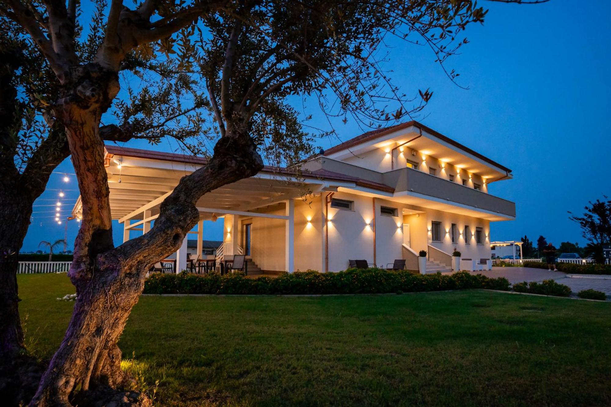 Villa Zefiro Suites & Events Battipaglia Eksteriør billede